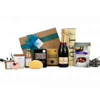 Deluxe Natural Pamper Hamper (with Champagne, Candle & Bath Treats)