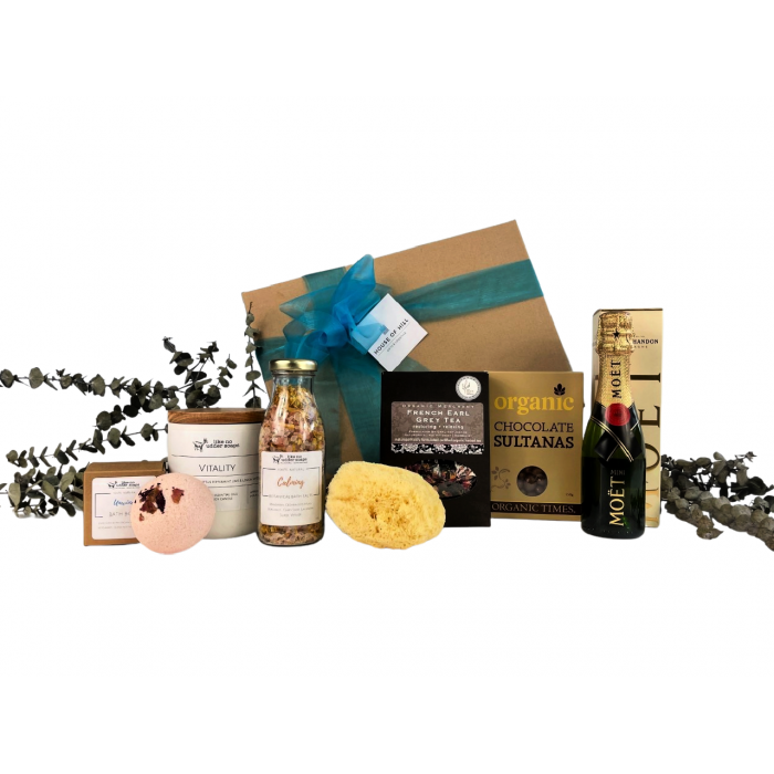 Deluxe Natural Pamper Hamper with Mini Champagne, Candle & Bath Treats