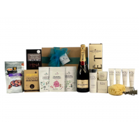 Deluxe Pamper Hamper (with Champagne, Natural Bubble Bath & Bath Products)